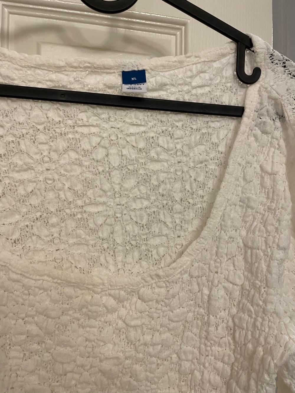 Old Navy white long sleeve top, Size XL
- crinkle gauze & patterned fabric - Picture 3 of 3